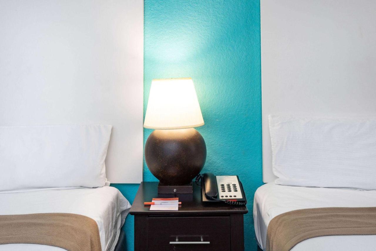 Howard Johnson By Wyndham Houston Hobby Airport Exterior foto