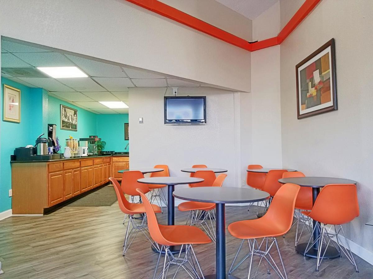 Howard Johnson By Wyndham Houston Hobby Airport Exterior foto